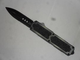 Titan Camo D/A OTF Automatic Knife Black Dagger Serrated